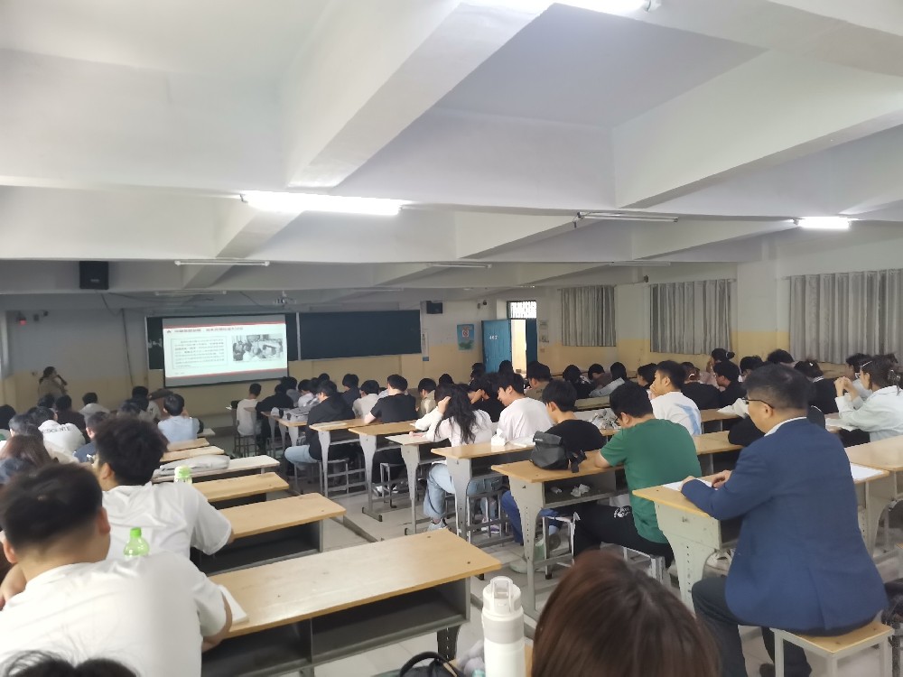 聚焦思政教學 落實立德樹人——黨建指導員、黨委副書記張保磊深入思政課堂聽課指導